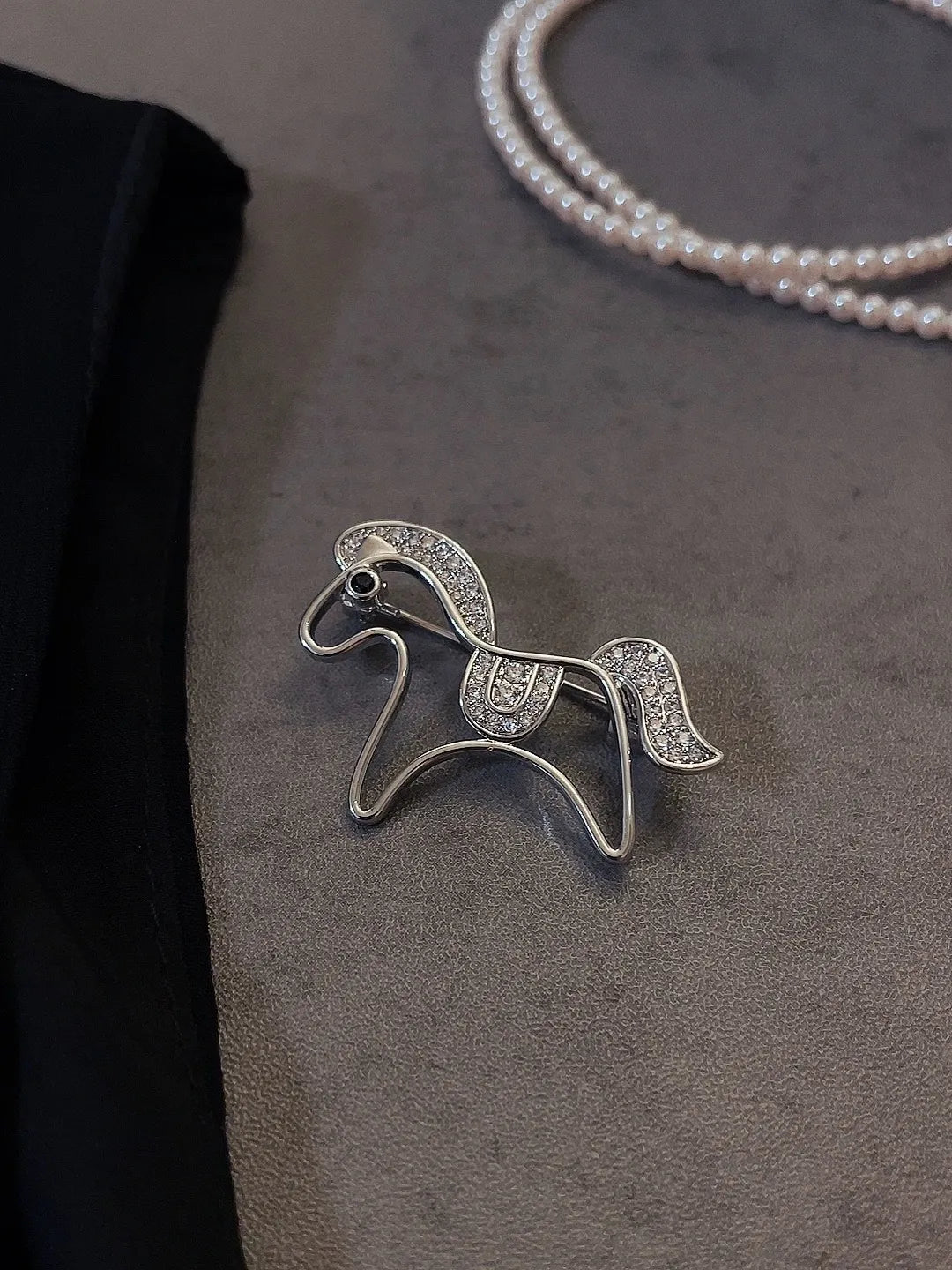 Golden pony brooch front